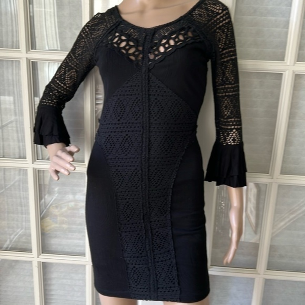 Free people sexy black cocktail crochet stretch dress w/ ruffled 3/4 sleeves XS